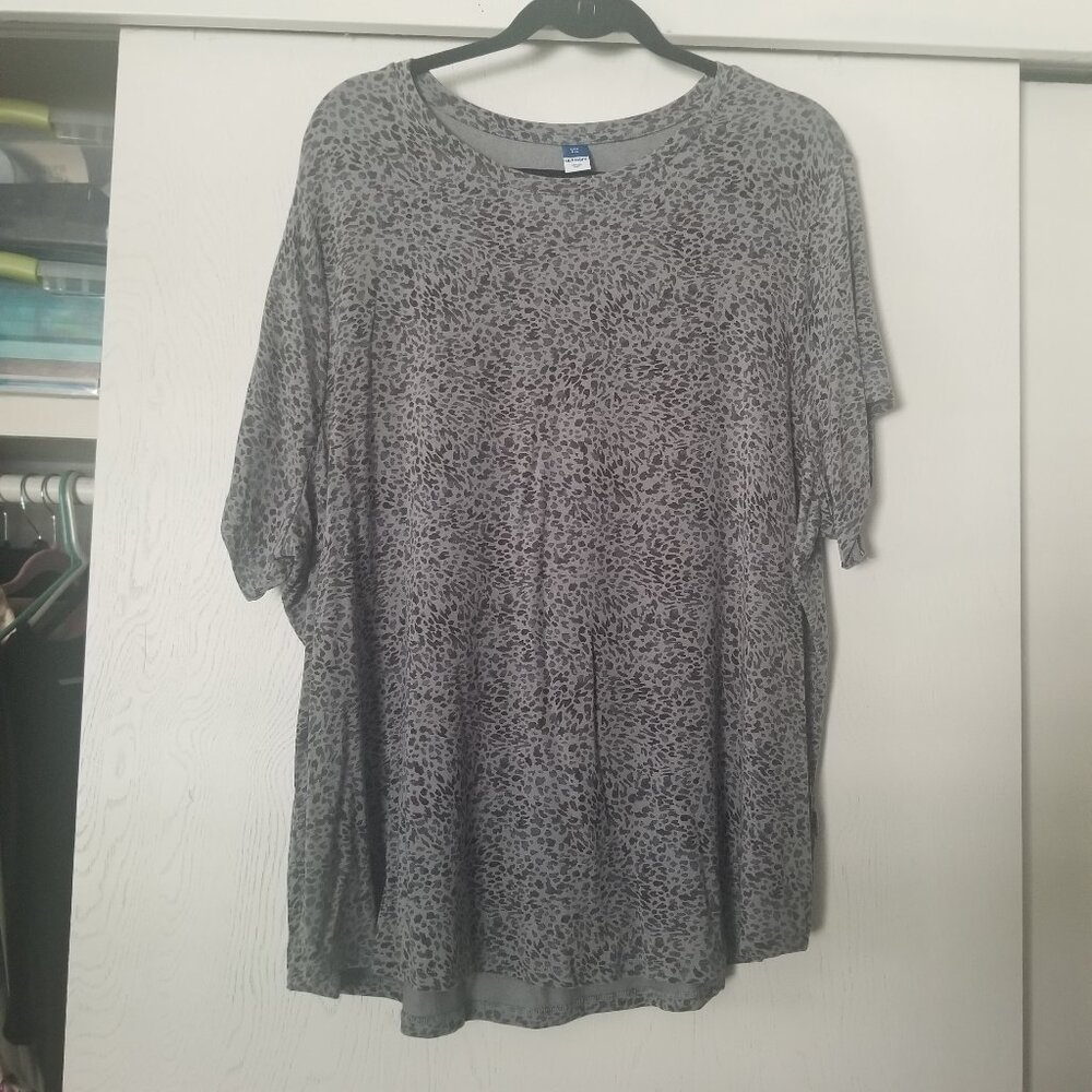 Old Navy XXL Luxe Crew Neck T-Shirt Gray Leopard Print Animal Black